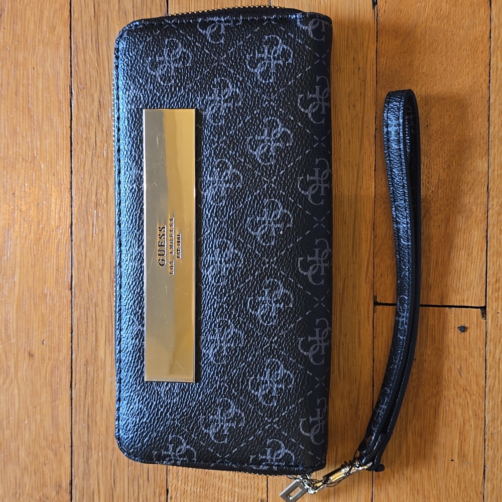NWOT, GUESS, Black, Logo-Print, Wristlet Wallet,  8" x 4" x 1"